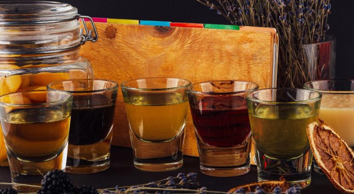 5 băuturi românești tradiționale de degustat