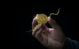 Investești în Bitcoin? iată ce trebuie să știi
