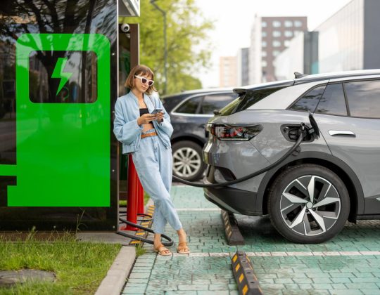 Cumpărarea unei mașini noi în 2024: benzină/diesel sau electrică?