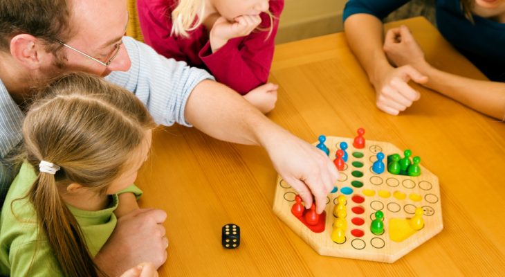 Jocul ca metodă de învățare: Cum se distrează copiii învățând